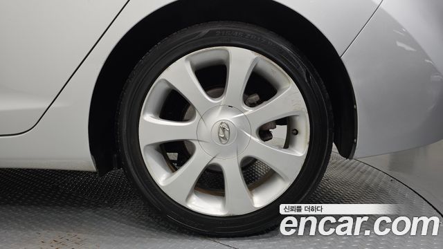 Hyundai AVANTE 2012 — photo 7
