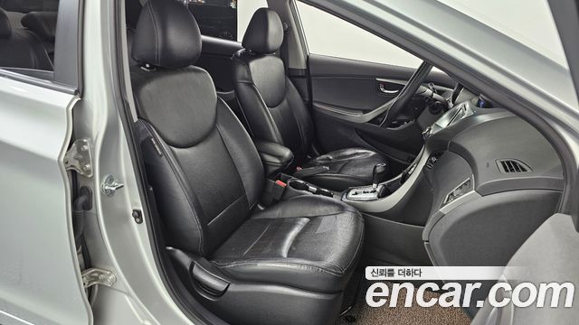 Hyundai AVANTE 2012 — photo 16