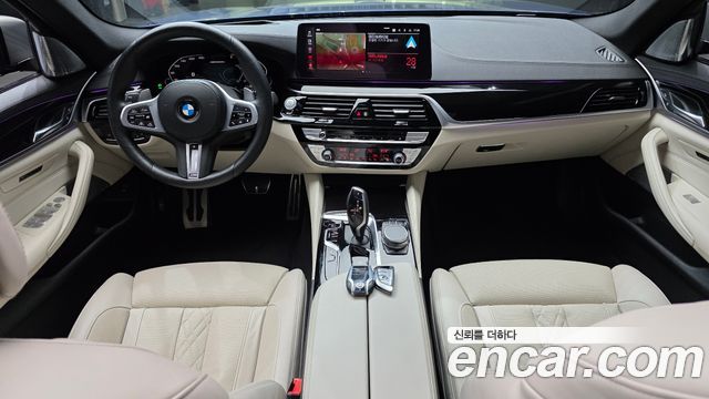 BMW 5-Series 2022 — photo 10
