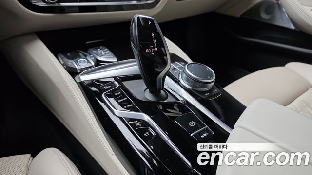 BMW 5-Series 2022 — photo 12