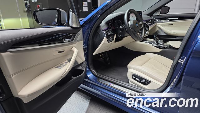 BMW 5-Series 2022 — photo 13