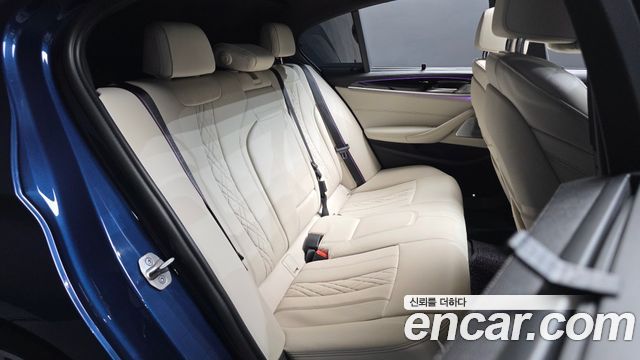BMW 5-Series 2022 — photo 18