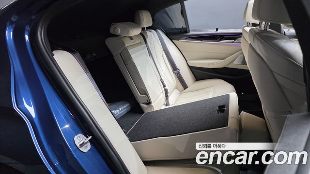 BMW 5-Series 2022 — photo 19