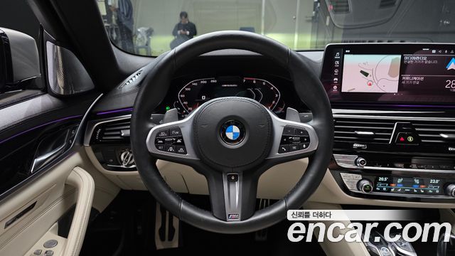 BMW 5-Series 2022 — photo 20