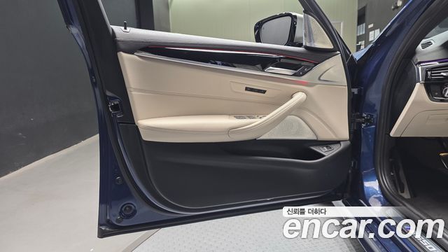 BMW 5-Series 2022 — photo 14