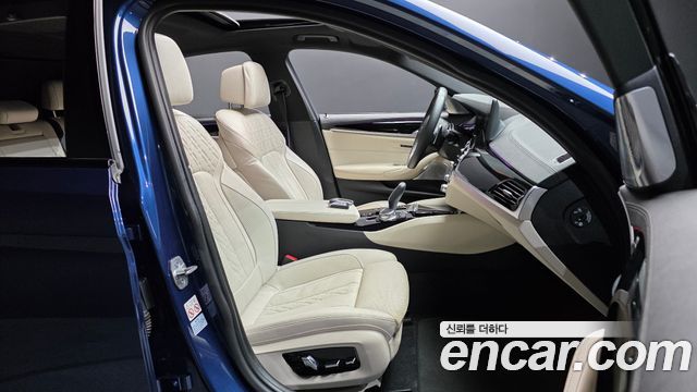 BMW 5-Series 2022 — photo 16