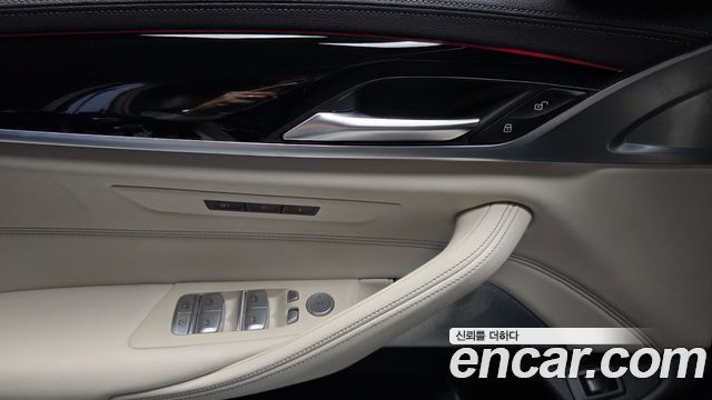 BMW 5-Series 2022 — photo 28
