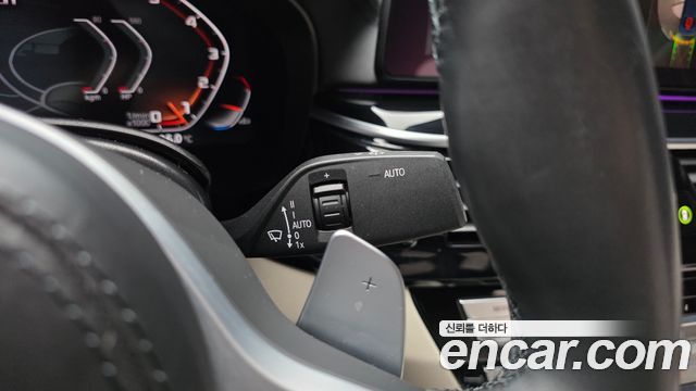 BMW 5-Series 2022 — photo 29