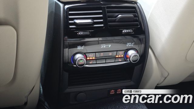 BMW 5-Series 2022 — photo 30