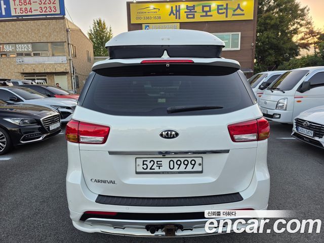 Kia Canival 2016 — photo 4