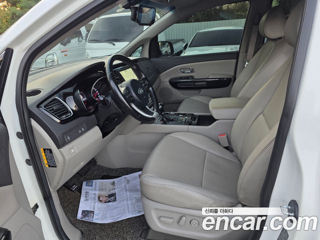 Kia Canival 2016 — photo 10