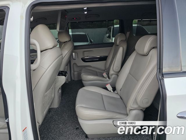 Kia Canival 2016 — photo 11
