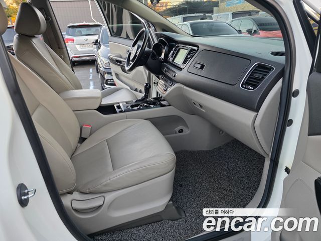 Kia Canival 2016 — photo 12
