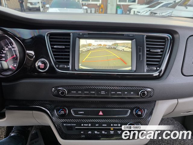 Kia Canival 2016 — photo 15