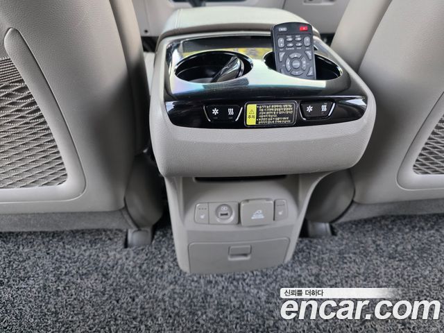Kia Canival 2016 — photo 16