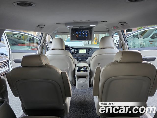 Kia Canival 2016 — photo 17