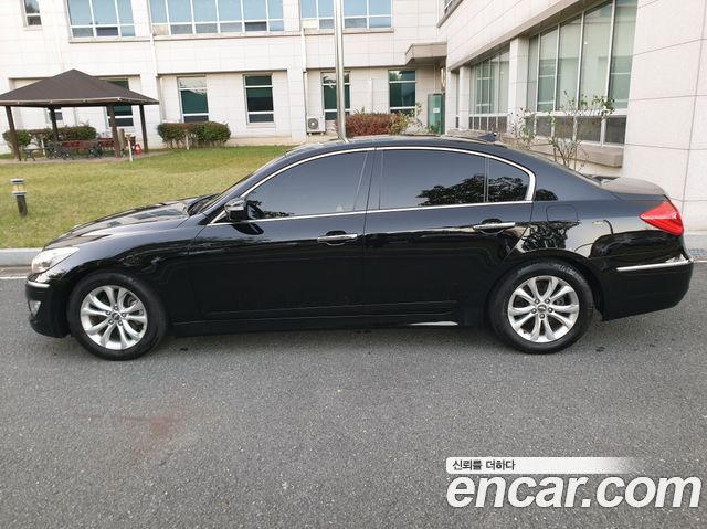 Hyundai Genesis 2013 — photo 17