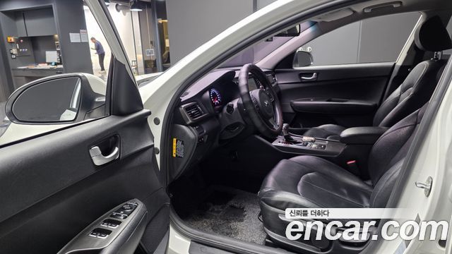 Kia K5 2017 — photo 10