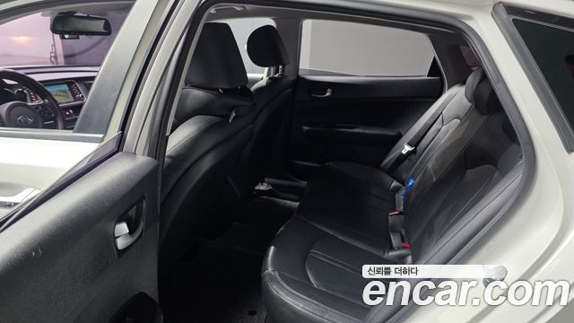Kia K5 2017 — photo 11