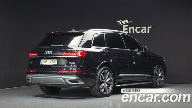 Audi Q7 2021 — photo 2
