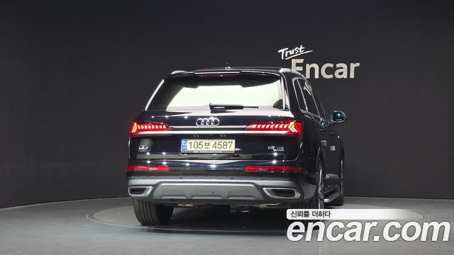 Audi Q7 2021 — photo 4