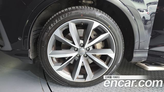 Audi Q7 2021 — photo 5