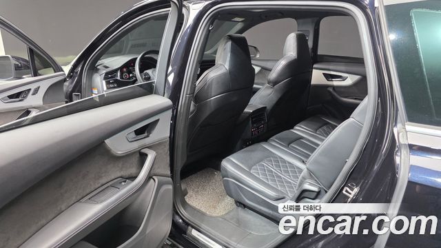 Audi Q7 2021 — photo 11
