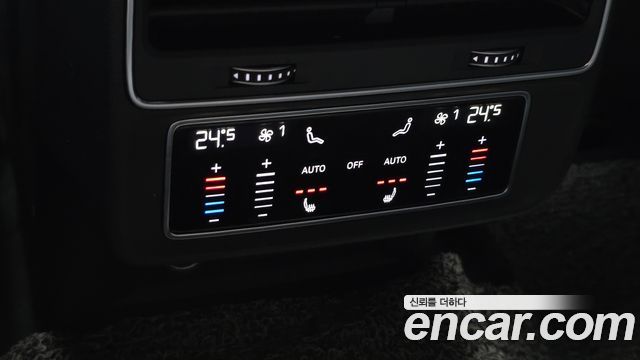 Audi Q7 2021 — photo 17