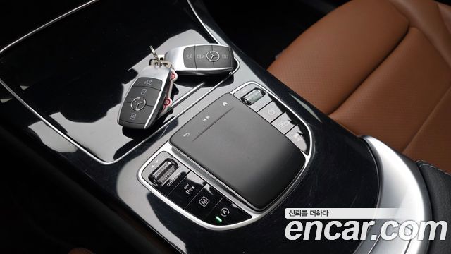 Mercedes-Benz GLC-Class 2021 — photo 26