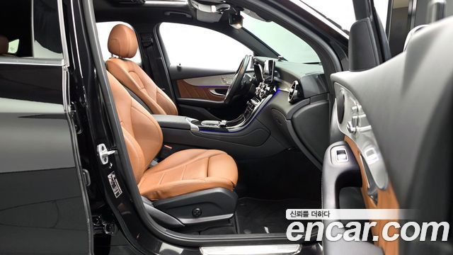 Mercedes-Benz GLC-Class 2021 — photo 16