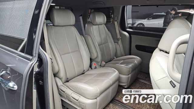 Kia Canival 2016 — photo 10