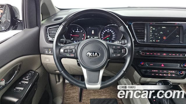 Kia Canival 2016 — photo 13