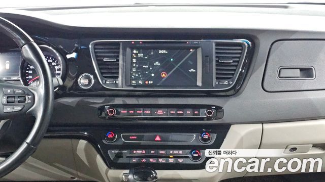 Kia Canival 2016 — photo 16