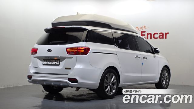 Kia Canival 2019 — photo 2