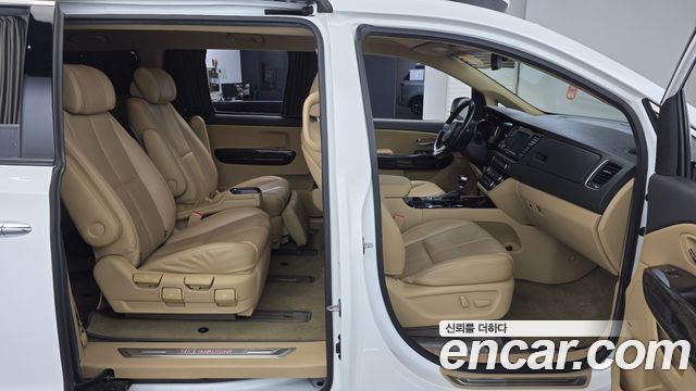 Kia Canival 2019 — photo 16