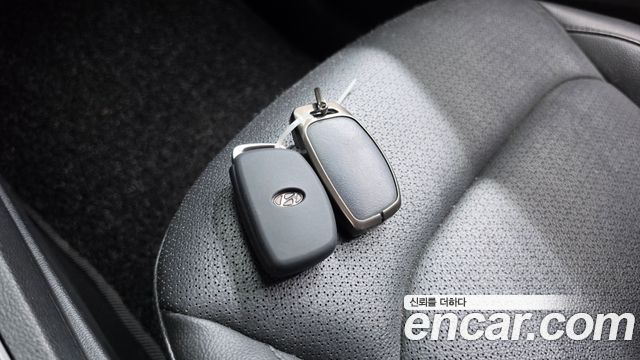 Hyundai AVANTE 2017 — photo 21