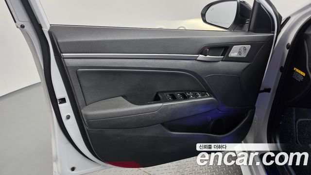 Hyundai AVANTE 2017 — photo 14