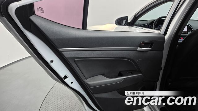 Hyundai AVANTE 2017 — photo 15