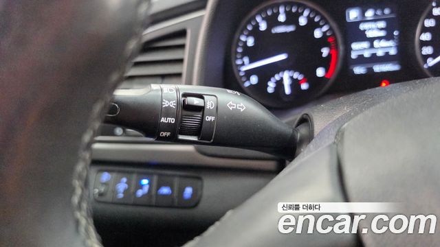 Hyundai AVANTE 2017 — photo 28