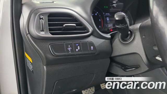 Hyundai i30 2017 — photo 17