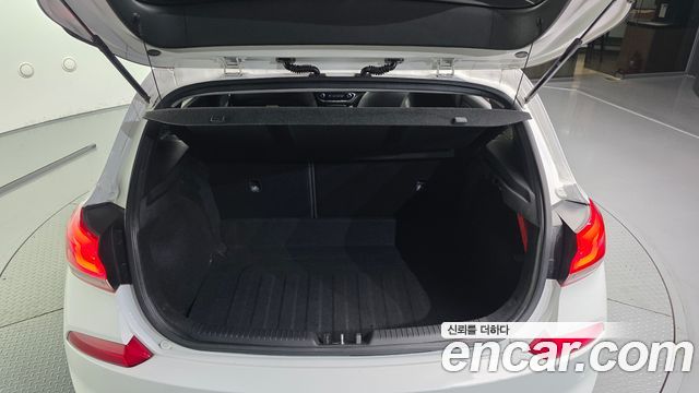 Hyundai i30 2017 — photo 20