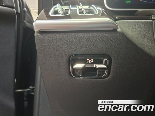 Mercedes-Benz S-Class 2025 — photo 10