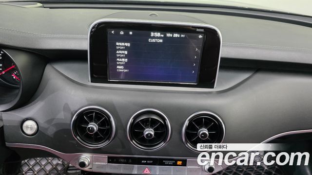 Kia Stinger 2018 — photo 21