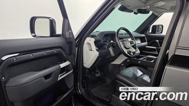 Land Rover Defender 2022 — photo 13