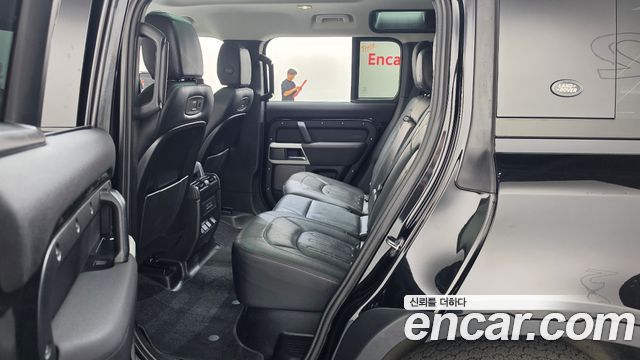 Land Rover Defender 2022 — photo 17