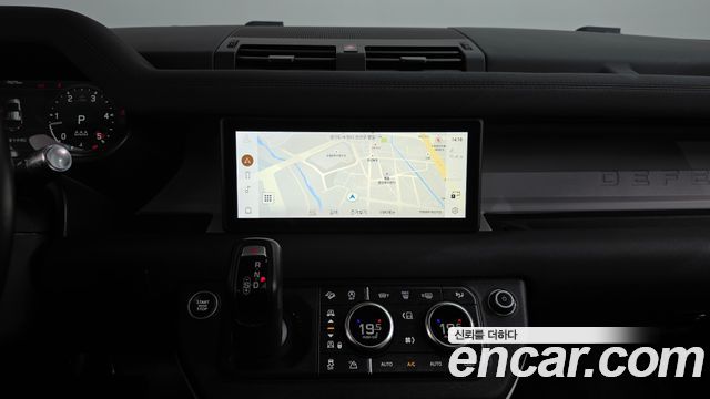 Land Rover Defender 2022 — photo 20