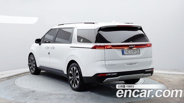 Kia Canival 2023 — photo 2