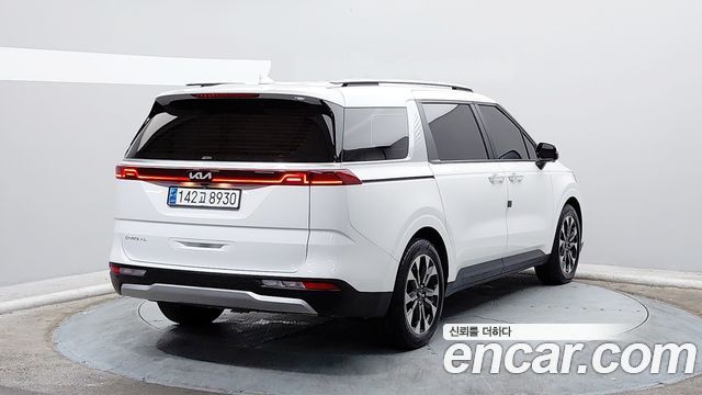 Kia Canival 2023 — photo 4