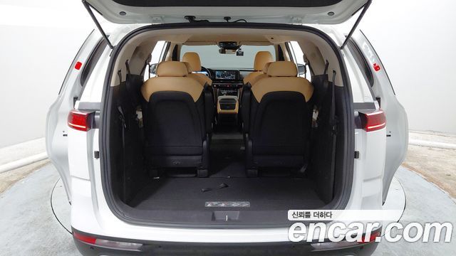 Kia Canival 2023 — photo 6