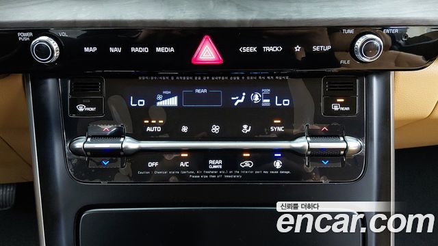 Kia Canival 2023 — photo 16